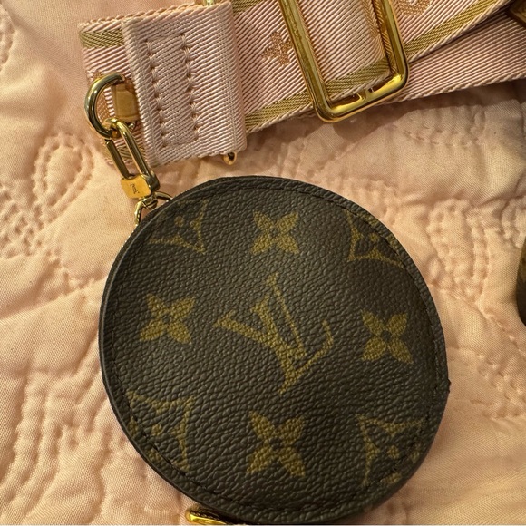 Louis Vuitton Pochette Cross Body - Picture 10 of 13
